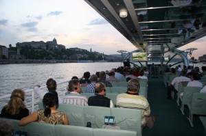 Danube Legend - Stadtrundfahrt per Schiff am Abend 